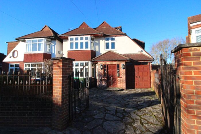 4 Bedroom Detached House For Sale In Brockenhurst Avenue, Worcester Park, KT4