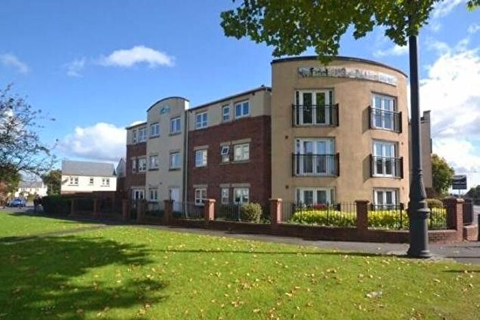 2 Bedroom Flat To Rent In Waterside Close, Parkfields, Wolverhampton, WV2