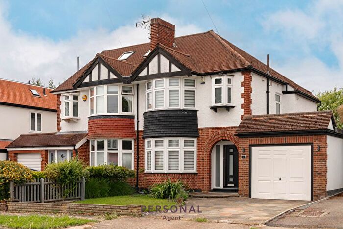 3 Bedroom Semi-detached House To Rent In Manor Close, Worcester Park, KT4