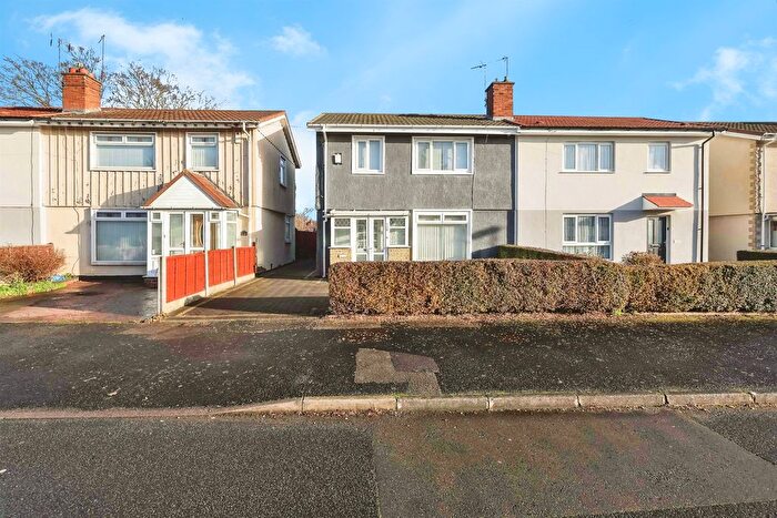 3 Bedroom Semi Detached House For Sale In Boyne Road, Birmingham, B26