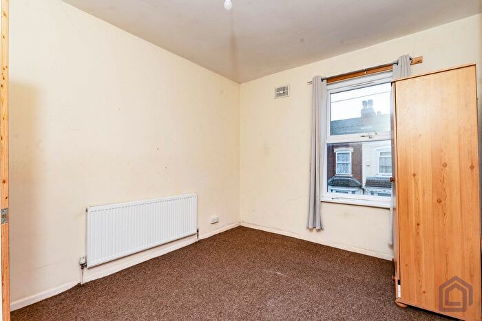 3 Bedroom Terraced House For Sale In , Reginald Road, Birmingham, B8