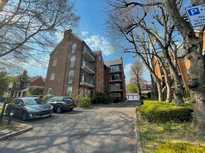 2 Bedroom Apartment To Rent In Minstead Court, Westwood Road, SO17