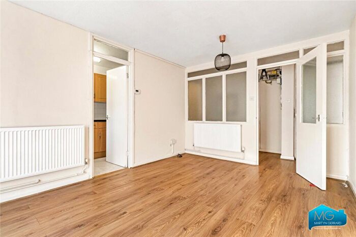 1 Bedroom Apartment To Rent In Pert Close, London, N10