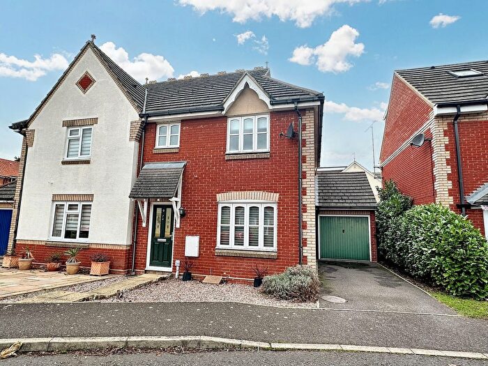 3 Bedroom Semi Detached House For Sale In Handleys Chase, Noak Bridge, SS15