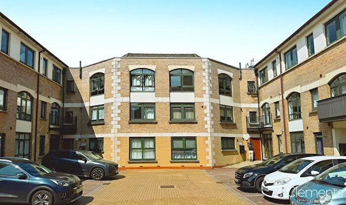 2 Bedroom Flat To Rent In Corner Hall, Hemel Hempstead, HP3