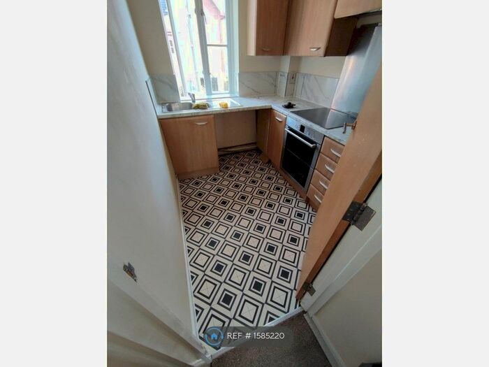 3 Bedroom Maisonette To Rent In London, London, NW10