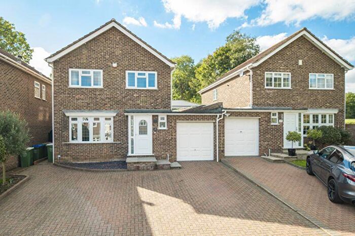 4 Bedroom Detached House For Sale In Monterey Close, Bexley, DA5