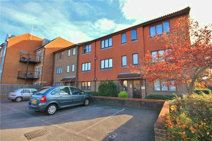 1 Bedroom Apartment To Rent In High Street, Addlestone, Surrey, KT15