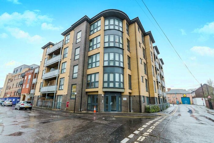 1 Bedroom Flat To Rent In Canal Walk, Southampton, SO14