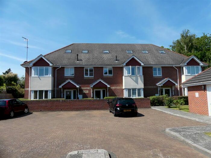 1 Bedroom Flat To Rent In Station Road, Netley Abbey, Southampton, SO31