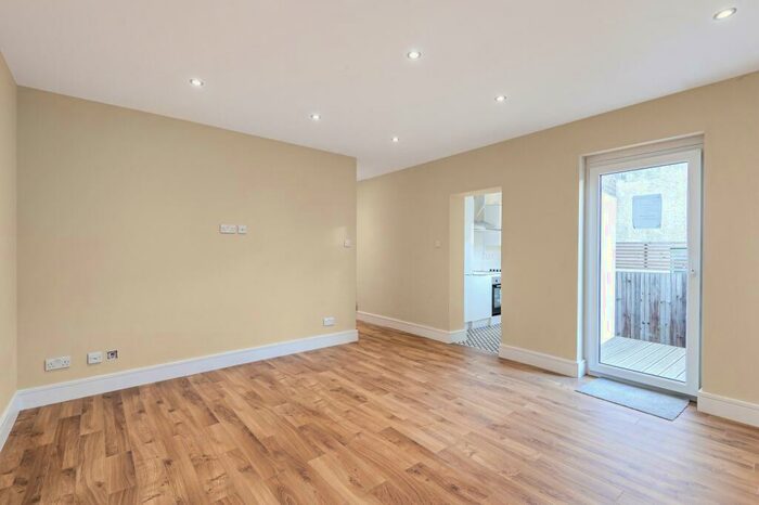 1 Bedroom Flat To Rent In Malham Road London, SE23
