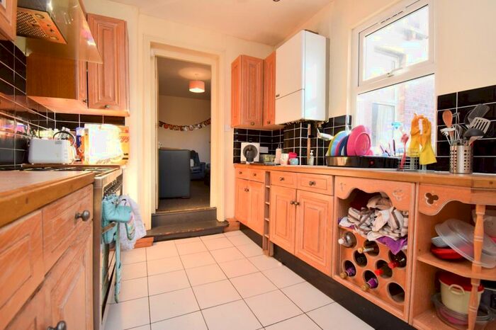 5 Bedroom Maisonette To Rent In Myrtle Grove, Newcastle Upon Tyne, NE2