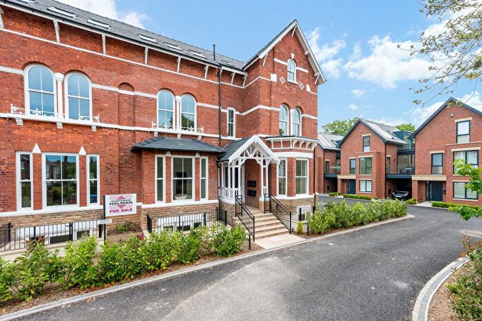 2 Bedroom Flat For Sale In Highfield Avenue, Sale, M33