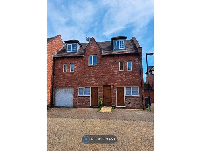 4 Bedroom Semi-Detached House To Rent In Butts Green, Westbrook, Warrington, WA5