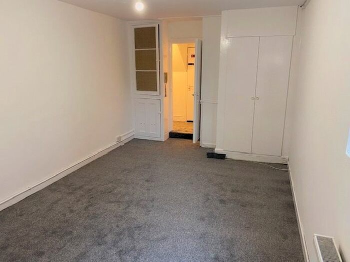 1 Bedroom Flat To Rent In Connaught Road, Roath, Cardiff, CF24