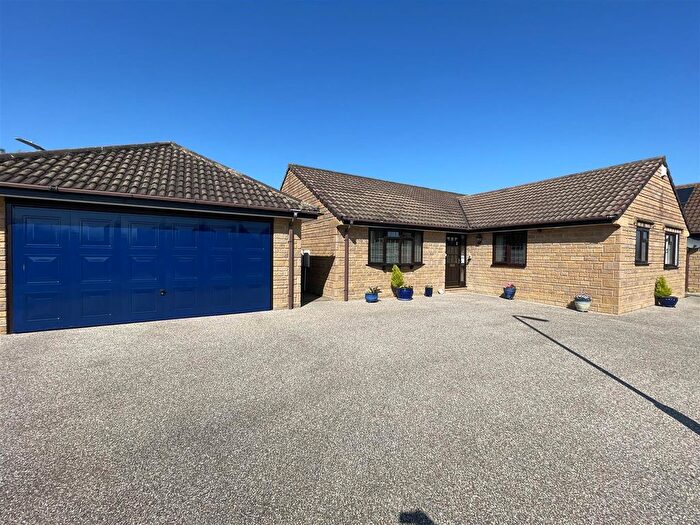 3 Bedroom Detached Bungalow For Sale In Beechwood Drive, Crewkerne, TA18