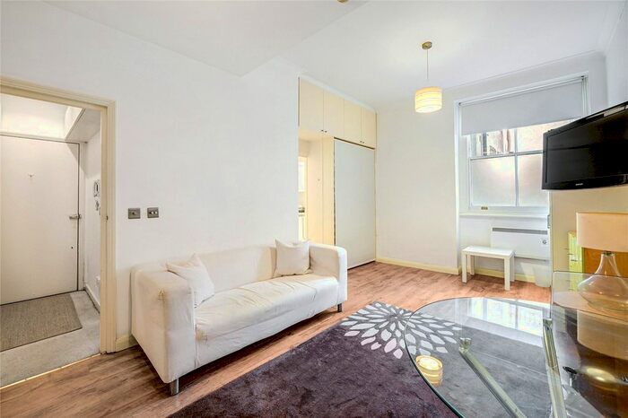 Studio To Rent In Earls Court Square, Earls Court, London, SW5