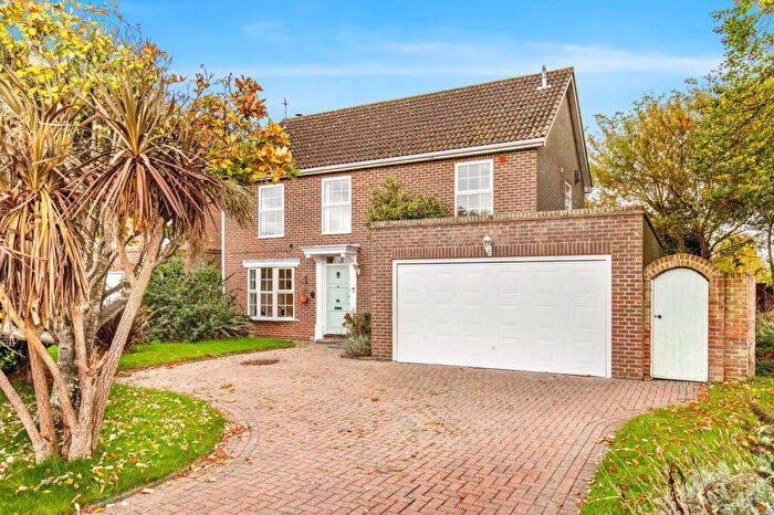 4 Bedroom Detached House For Sale In Alexander Close, Bognor Regis, PO21