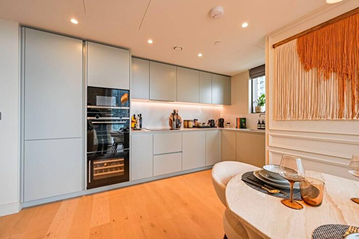 2 Bedroom Flat For Sale In South Quay Plaza, Canary Wharf, E14