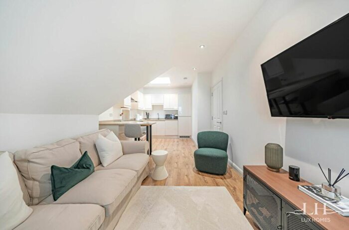 2 Bedroom Apartment For Sale In St James Court, West Horndon, CM13
