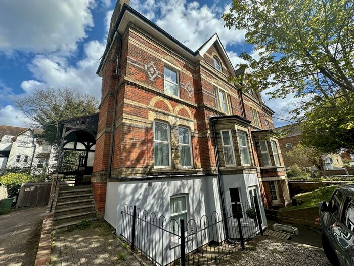 1 Bedroom Flat To Rent In Manor Road, Folkestone, CT20