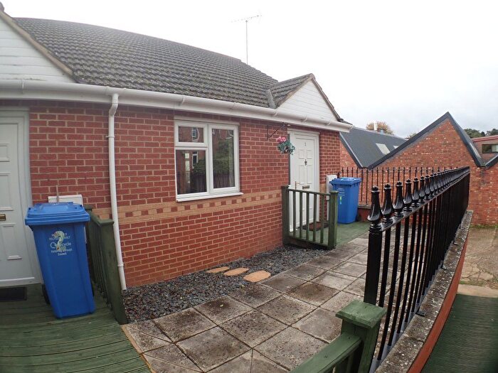 Studio To Rent In Paddock Mews, Desborough, Kettering, NN14