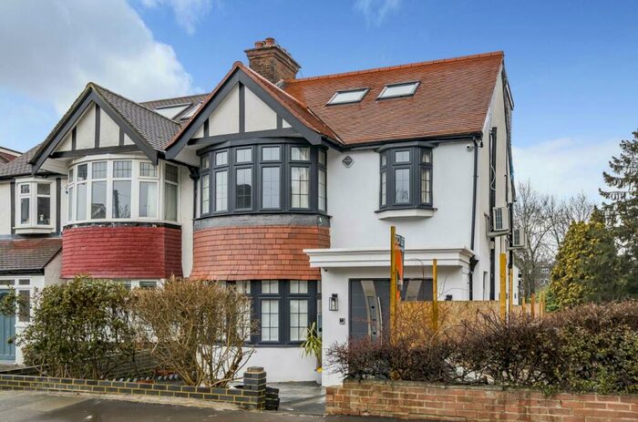 4 Bedroom Semi-Detached House To Rent In Westbury Road, Woodside Park, N12