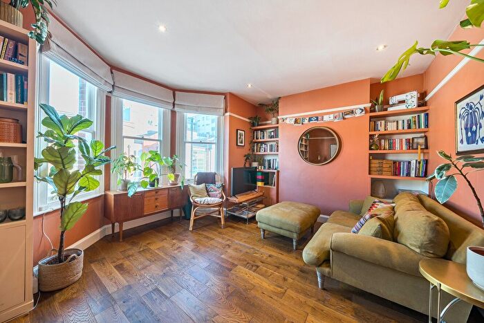 2 Bedroom Flat For Sale In Caldecot Road, London, SE5