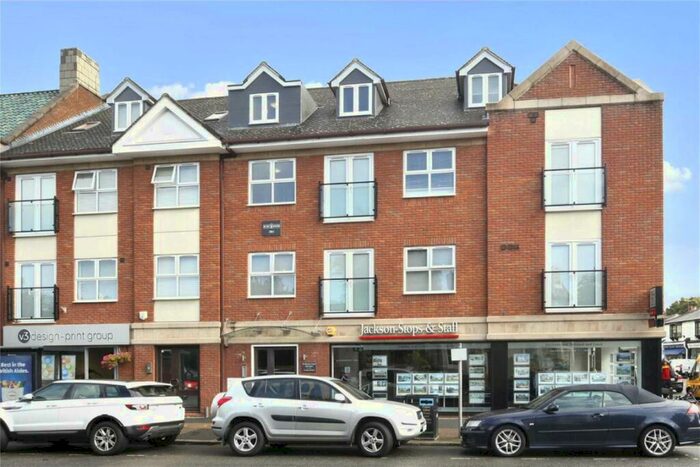 2 Bedroom Flat To Rent In St. Martins Court, Weybridge, Surrey, KT13