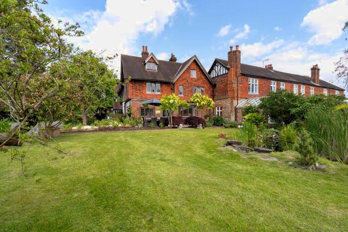 4 Bedroom Semi-Detached House For Sale In Hogscross Lane, Chipstead, CR5