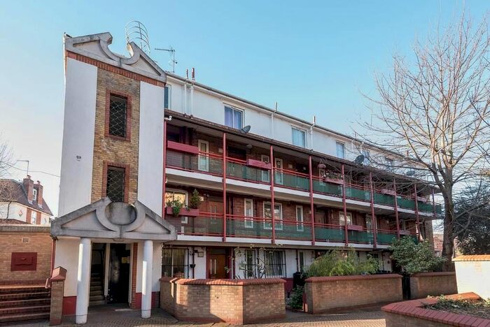 4 Bedroom Flat To Rent In Millpond Estate, West Lane, Canada Water, Rotherhithe, London, SE16
