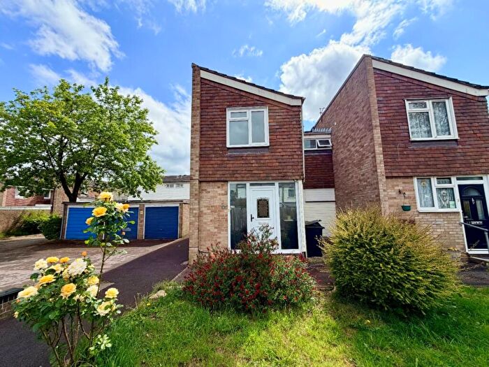 3 Bedroom End Of Terrace House For Sale In Oakridge, Basingstoke, RG21