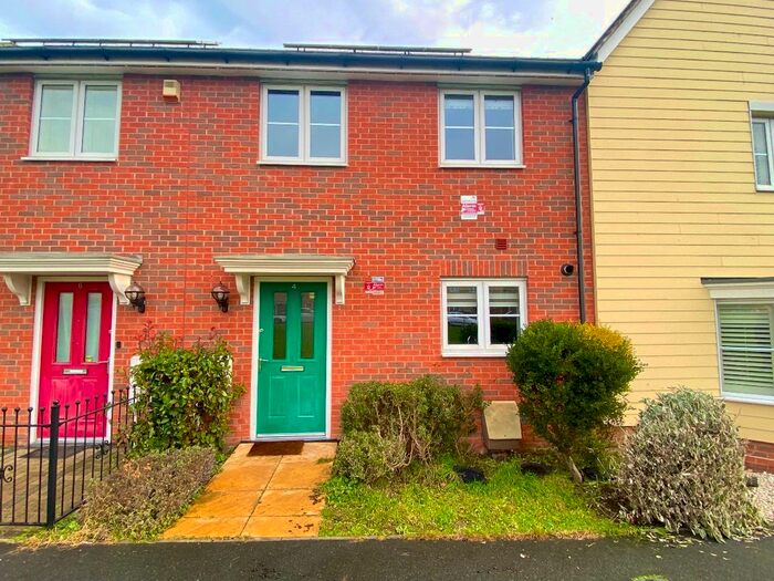 3 Bedroom Semi-Detached House To Rent In Humbleward Place, Romford, RM3