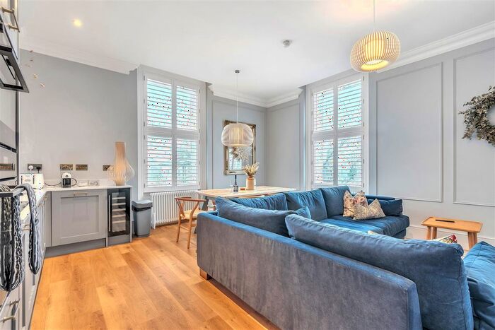 2 Bedroom Flat For Sale In Holgate Road, York, YO24