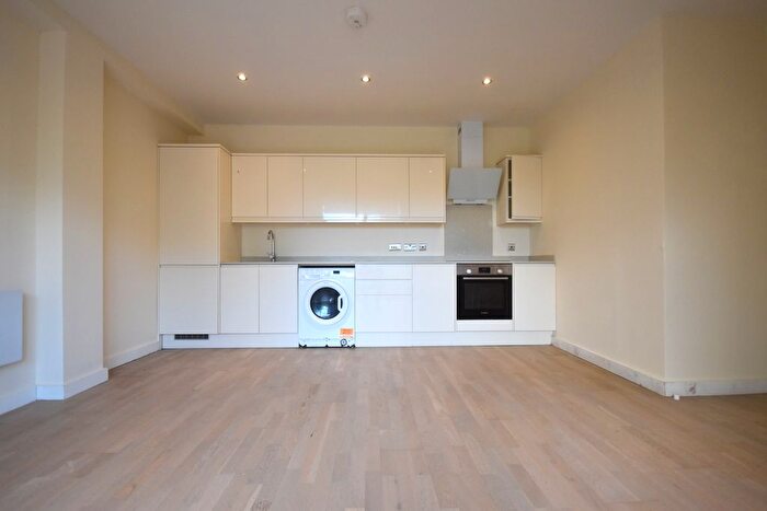1 Bedroom Flat To Rent In Cleeve Road, Leatherhead, KT22