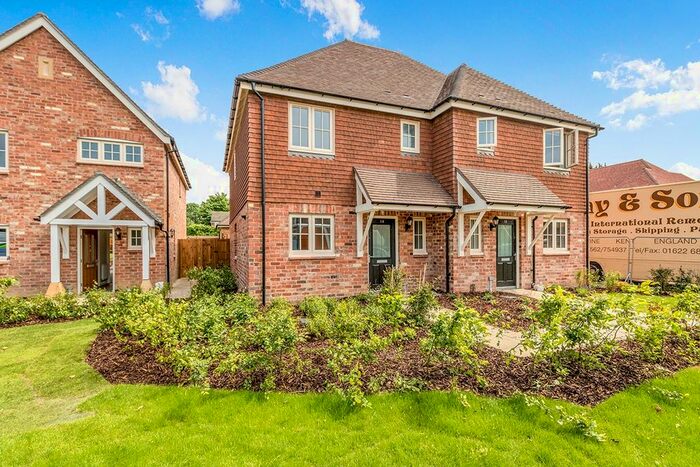3 Bedroom Semi-Detached House To Rent In Saxon Way, Tovil, Maidstone, Kent, ME15