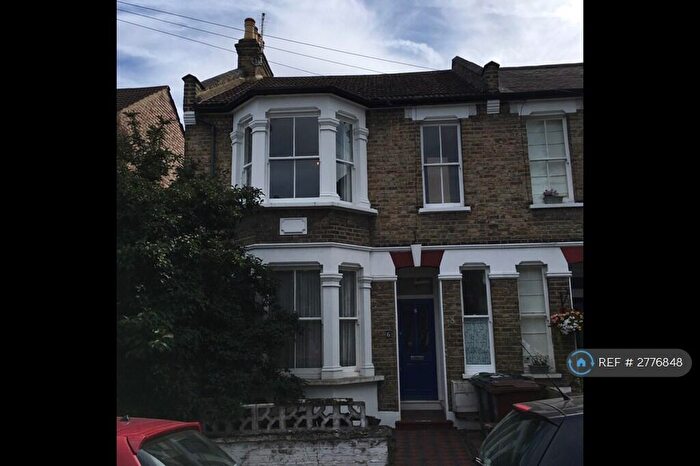 3 Bedroom Flat To Rent In Leytonstone, London, E11