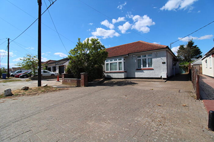 3 Bedroom Bungalow For Sale In Central Avenue, Stanford-le-hope, SS17