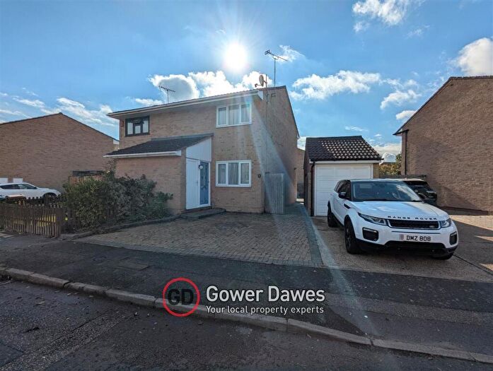 2 Bedroom Semi-Detached House To Rent In Medlar Road, Grays, RM17