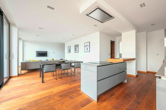 2 Bedroom Flat To Rent In Bayham Street, Camden Town, London, NW1