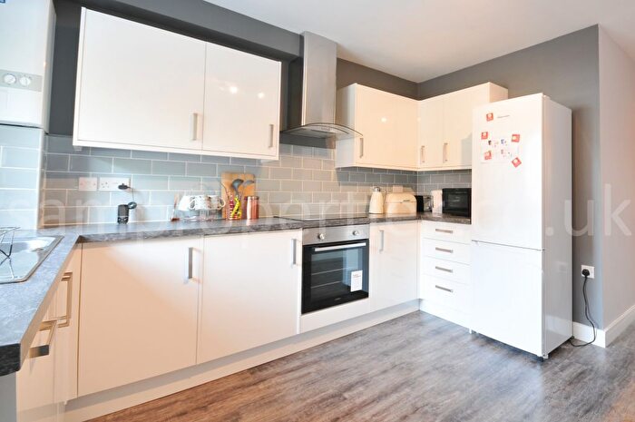 4 Bedroom Town House To Rent In Moss Lane East, Manchester, M16