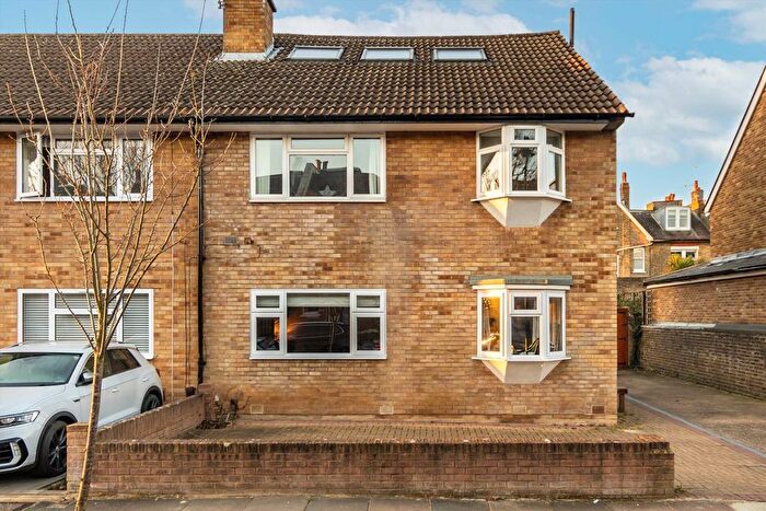 3 Bedroom Flat To Rent In Webster Gardens, London, W5