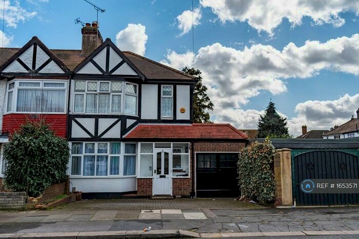 3 Bedroom End Of Terrace House To Rent In Trelawney Road, Ilford, IG6
