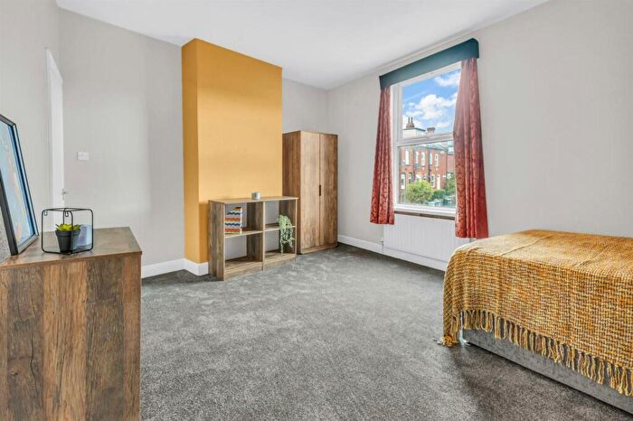 4 Bedroom House To Rent In Beechwood Road, Burley, LS4