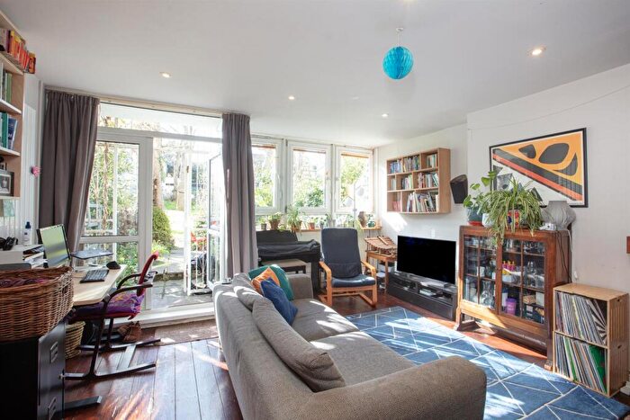 3 Bedroom Maisonette For Sale In Camberwell Grove, Camberwell, SE5