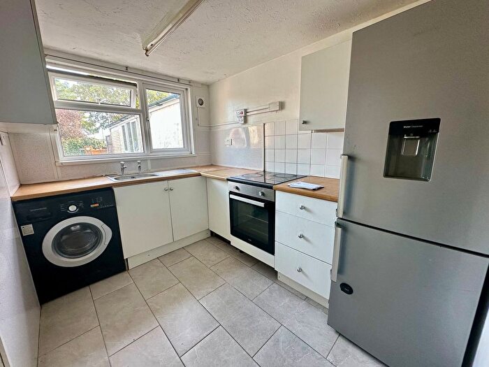 1 Bedroom Flat To Rent In Stoke Road, Gosport, PO12