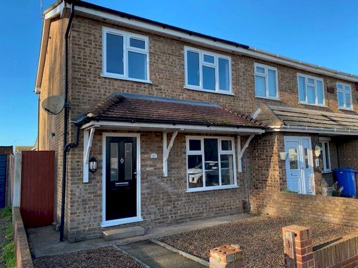 3 Bedroom Semi-Detached House To Rent In Burnside, Canvey Island, SS8