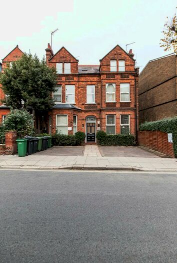 Flat To Rent In Broadhurst Gardens, NW6