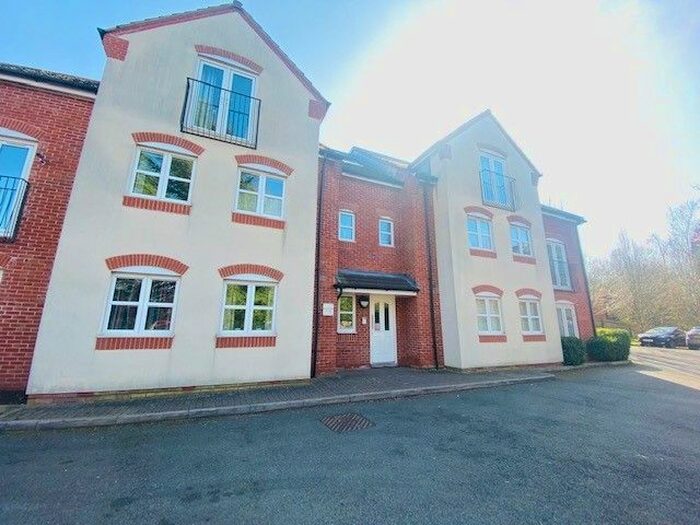 2 Bedroom Flat To Rent In Quarry Court, Tamworth, Staffordshire, B77