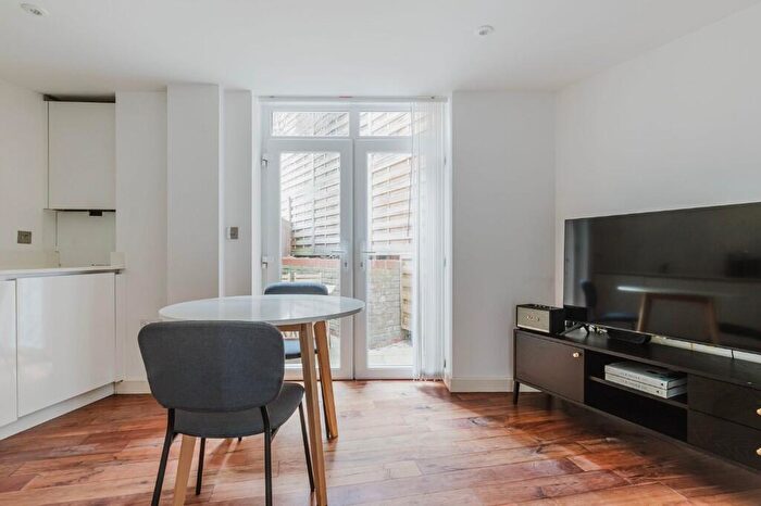2 Bedroom Apartment To Rent In Malvern Road, London, NW6